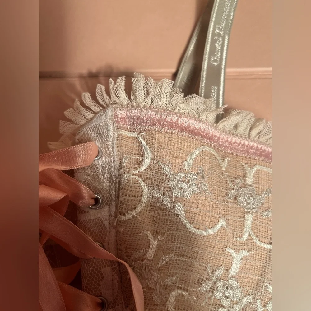 Luxury brand - CHANTELLE THOMAS Bras size 34 C 🎀🎀🎀🎀🎀🎀🎀🎀🎀🎀🎀🎀🎀🎀🎀🎀🎀🎀